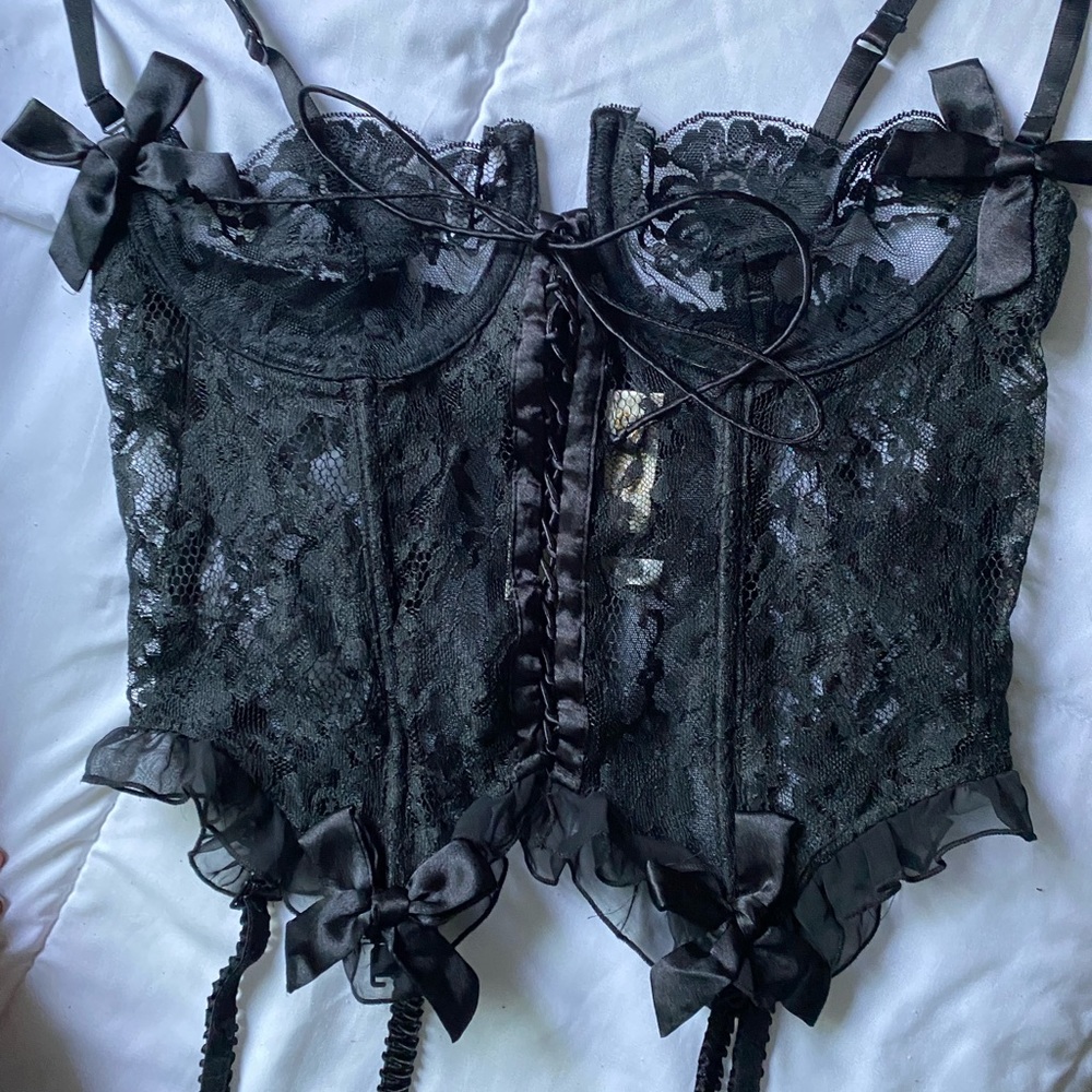 The Vintage Victoria’s Secret Lace Corset - Picture 7 of 12